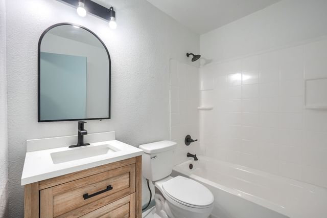1802 Refinery Road, Gainesville, TX 76240