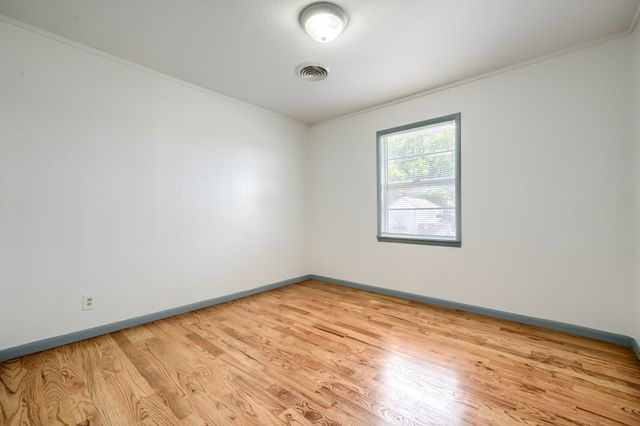 1802 Refinery Road, Gainesville, TX 76240