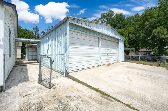 1802 Refinery Road, Gainesville, TX 76240