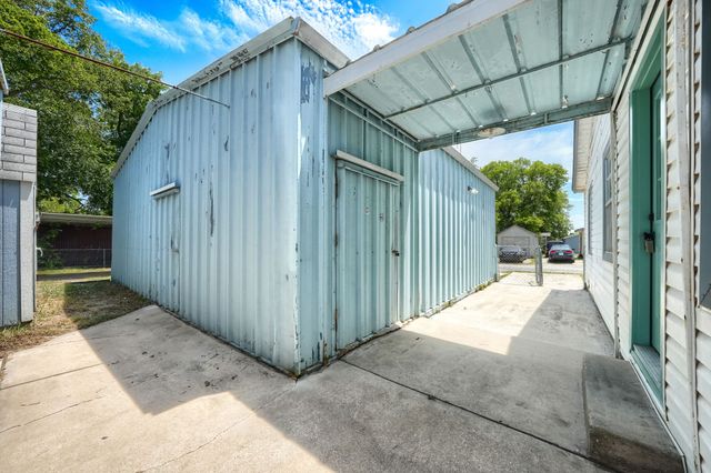 1802 Refinery Road, Gainesville, TX 76240