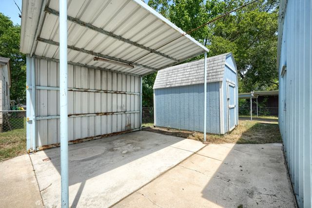 1802 Refinery Road, Gainesville, TX 76240