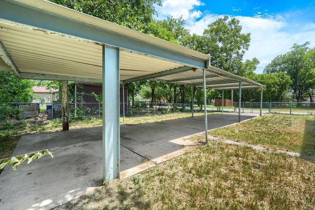 1802 Refinery Road, Gainesville, TX 76240
