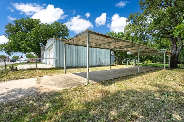 1802 Refinery Road, Gainesville, TX 76240