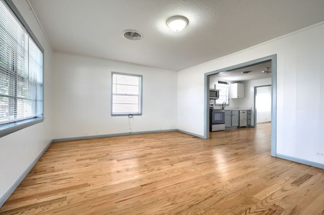 1802 Refinery Road, Gainesville, TX 76240