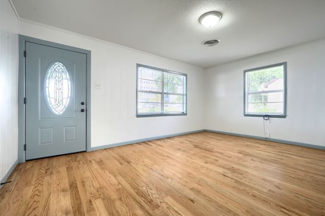 1802 Refinery Road, Gainesville, TX 76240