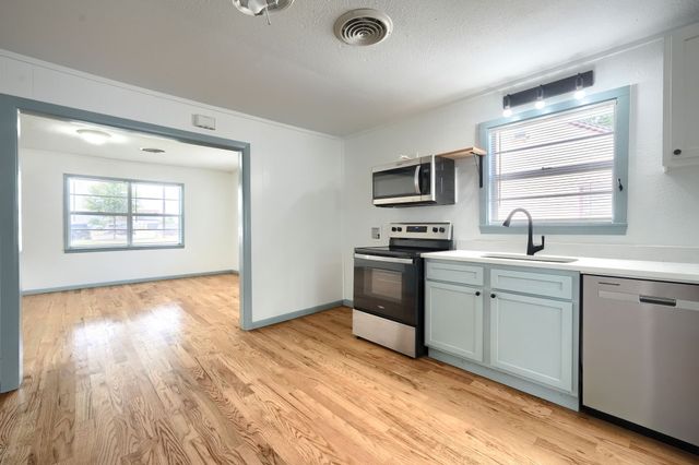1802 Refinery Road, Gainesville, TX 76240