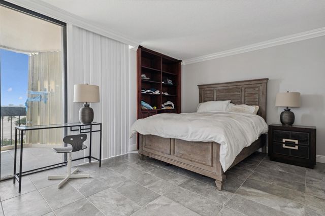 2400 Presidential Way 1006, West Palm Beach, FL 33401
