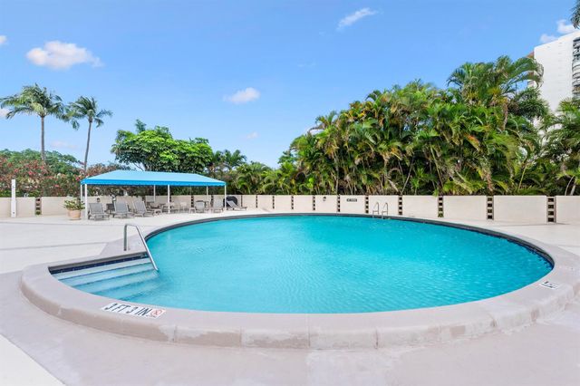 2400 Presidential Way 1006, West Palm Beach, FL 33401