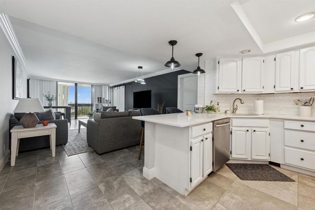 2400 Presidential Way 1006, West Palm Beach, FL 33401