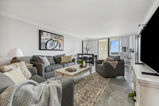 2400 Presidential Way 1006, West Palm Beach, FL 33401