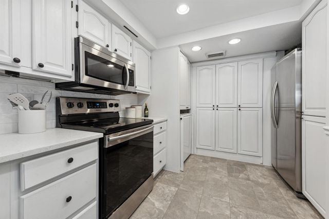 2400 Presidential Way 1006, West Palm Beach, FL 33401