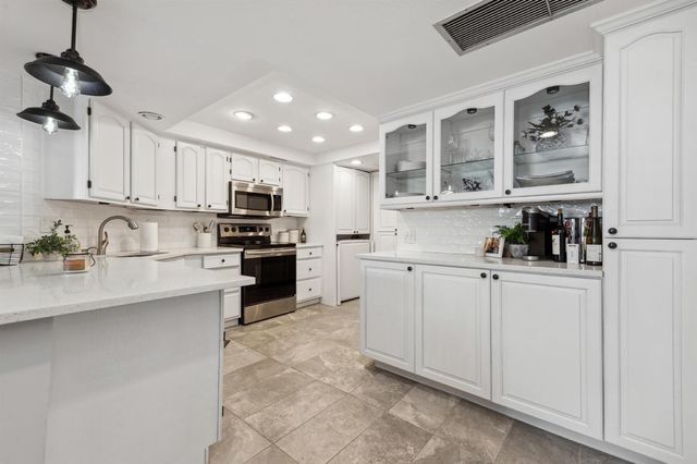 2400 Presidential Way 1006, West Palm Beach, FL 33401