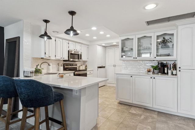 2400 Presidential Way 1006, West Palm Beach, FL 33401