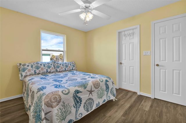 4023 Grayson Dr, Galveston, TX 77554