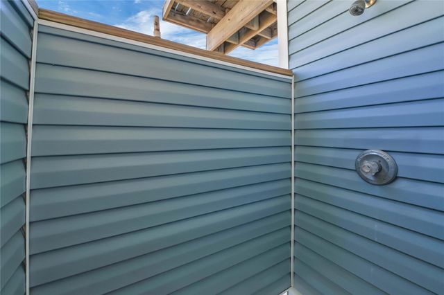 4023 Grayson Dr, Galveston, TX 77554