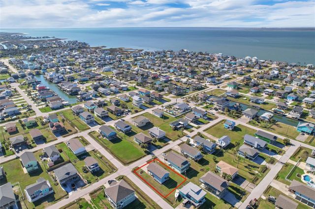 4023 Grayson Dr, Galveston, TX 77554