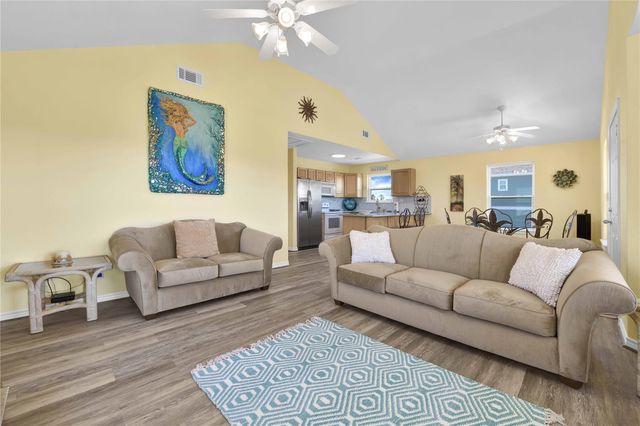 4023 Grayson Dr, Galveston, TX 77554