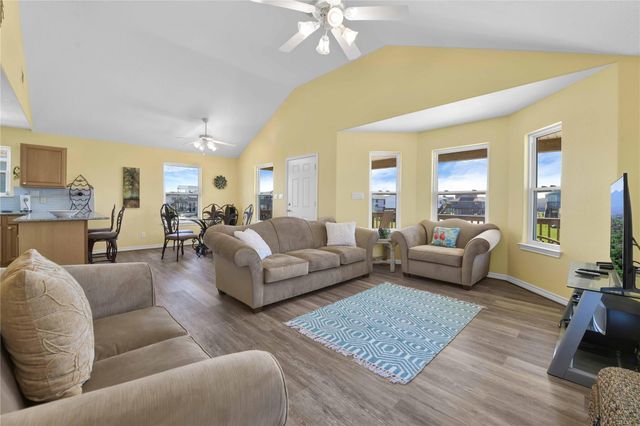 4023 Grayson Dr, Galveston, TX 77554