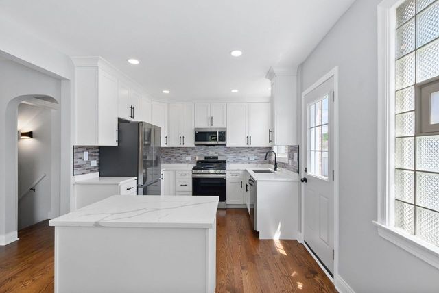 3335 Sunnyside Avenue, Brookfield, IL 60513