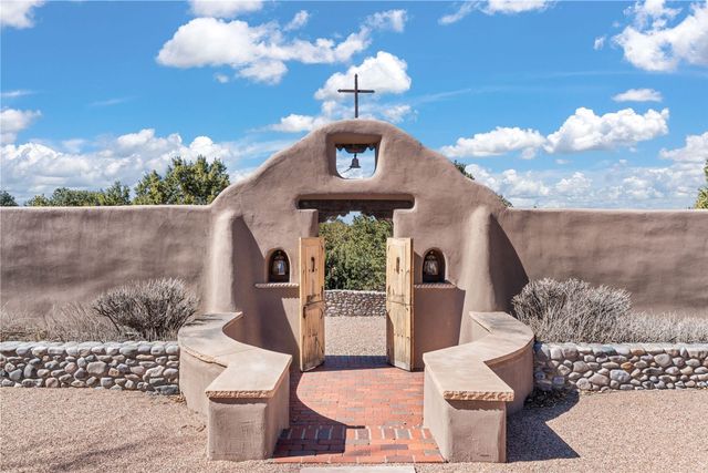 165 Tano Road, Santa Fe, NM 87506