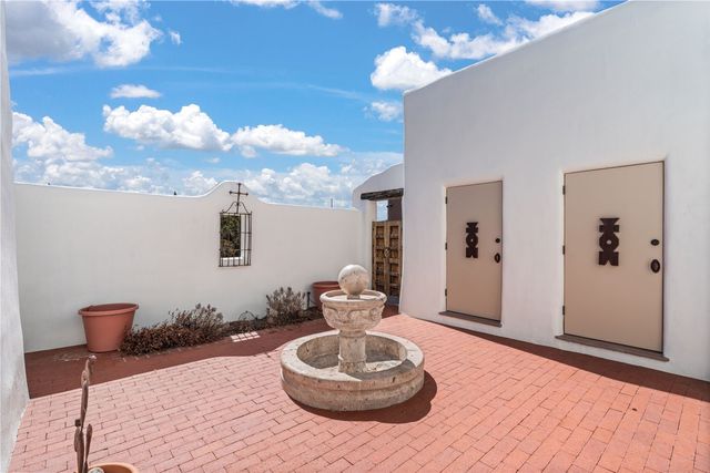 165 Tano Road, Santa Fe, NM 87506