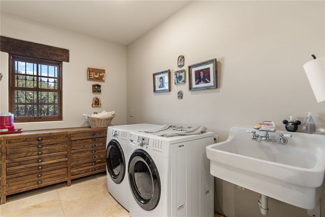 165 Tano Road, Santa Fe, NM 87506
