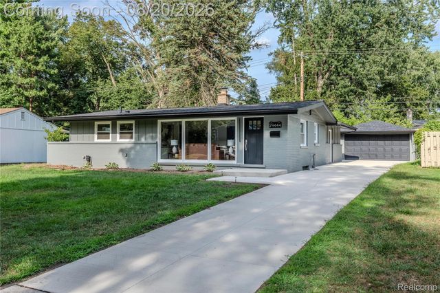 29444 Candlewood Lane, Southfield, MI 48076