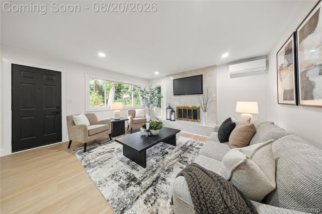 29444 Candlewood Lane, Southfield, MI 48076