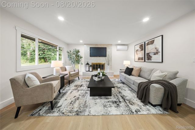 29444 Candlewood Lane, Southfield, MI 48076