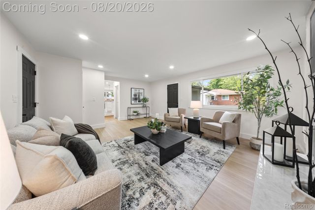 29444 Candlewood Lane, Southfield, MI 48076