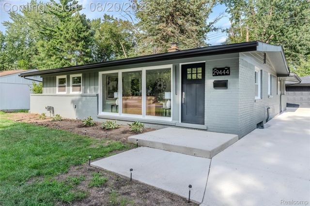29444 Candlewood Lane, Southfield, MI 48076