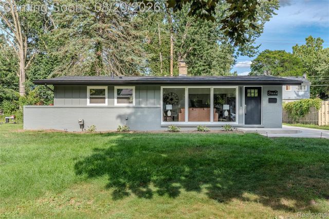 29444 Candlewood Lane, Southfield, MI 48076