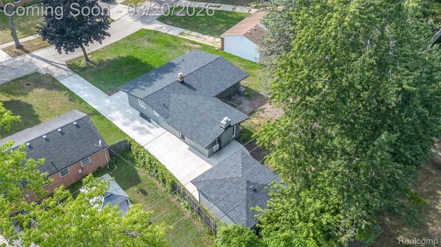 29444 Candlewood Lane, Southfield, MI 48076