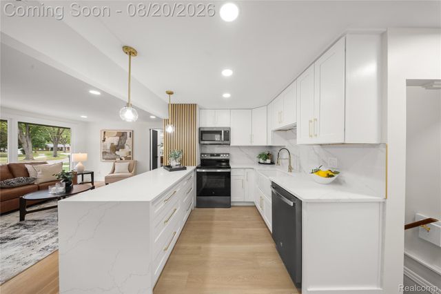 29444 Candlewood Lane, Southfield, MI 48076