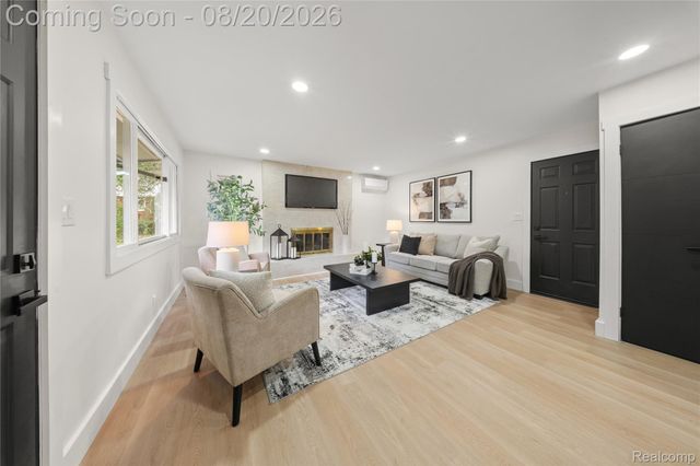 29444 Candlewood Lane, Southfield, MI 48076