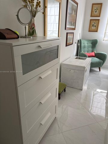 301 Altara Ave 207, Coral Gables, FL 33146