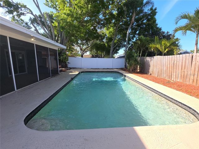 8990 123RD WAY, Seminole, FL 33772