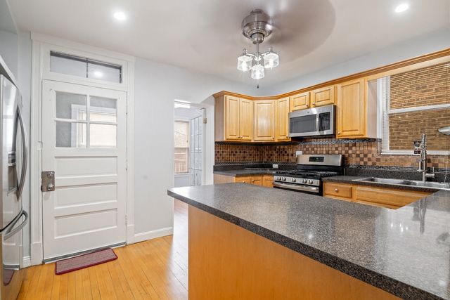 4247 W Melrose Street 1, Chicago, IL 60641