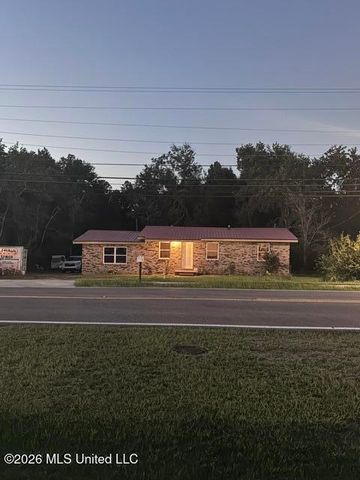 8268 Woolmarket Road, Biloxi, MS 39532