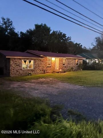 8268 Woolmarket Road, Biloxi, MS 39532