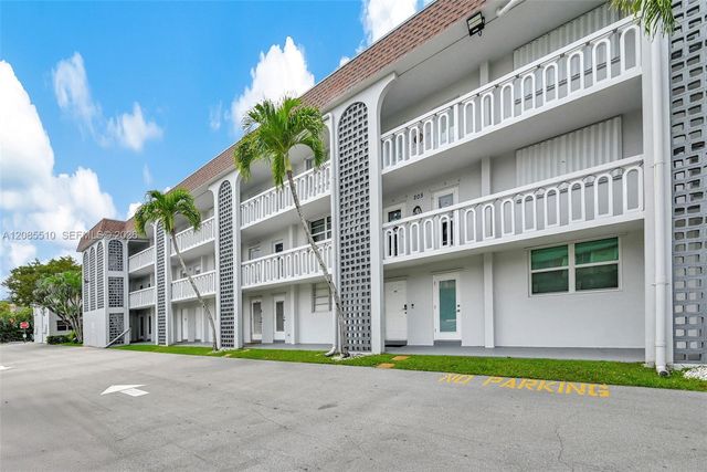 400 SE 10th Street 105, Deerfield Beach, FL 33441