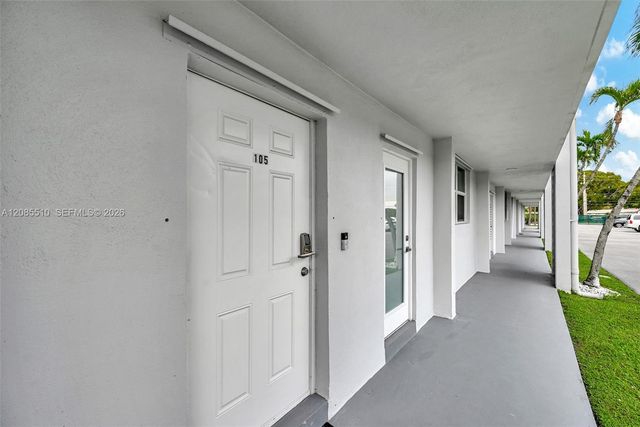 400 SE 10th Street 105, Deerfield Beach, FL 33441