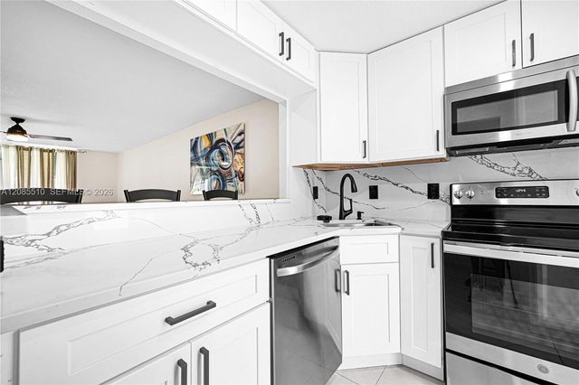 400 SE 10th Street 105, Deerfield Beach, FL 33441