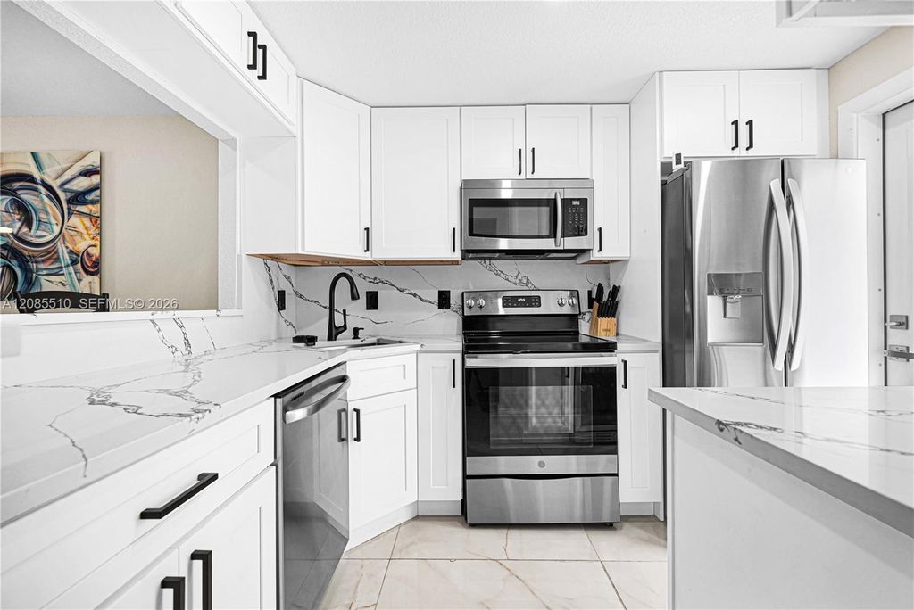 400 SE 10th Street 105, Deerfield Beach, FL 33441