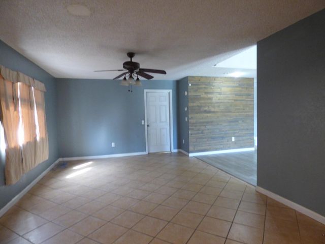 5850 E Ramona Avenue, Fresno, CA 93727