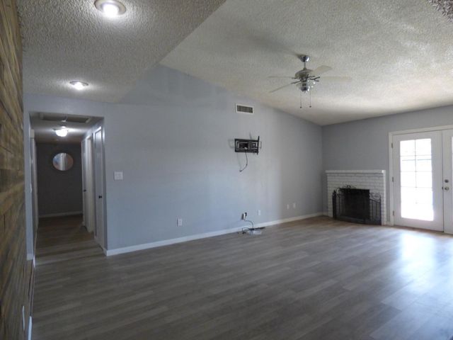 5850 E Ramona Avenue, Fresno, CA 93727