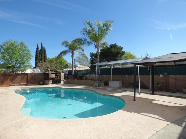 5850 E Ramona Avenue, Fresno, CA 93727