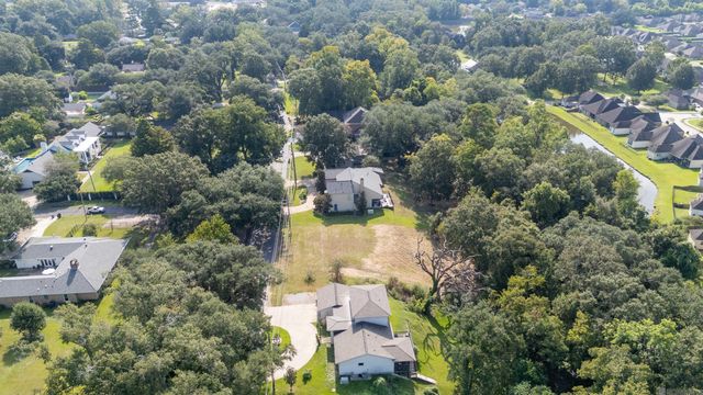 8040 Highland Rd, Baton Rouge, LA 70808