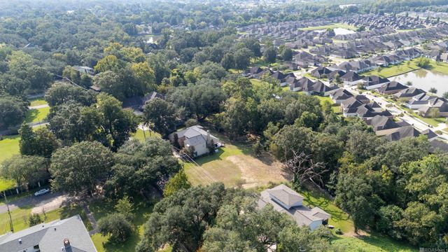 8040 Highland Rd, Baton Rouge, LA 70808
