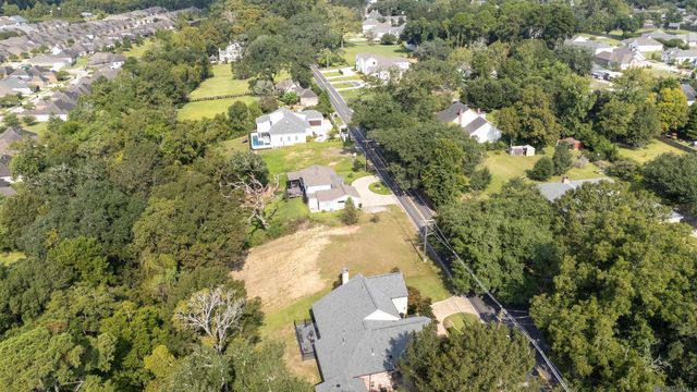 8040 Highland Rd, Baton Rouge, LA 70808
